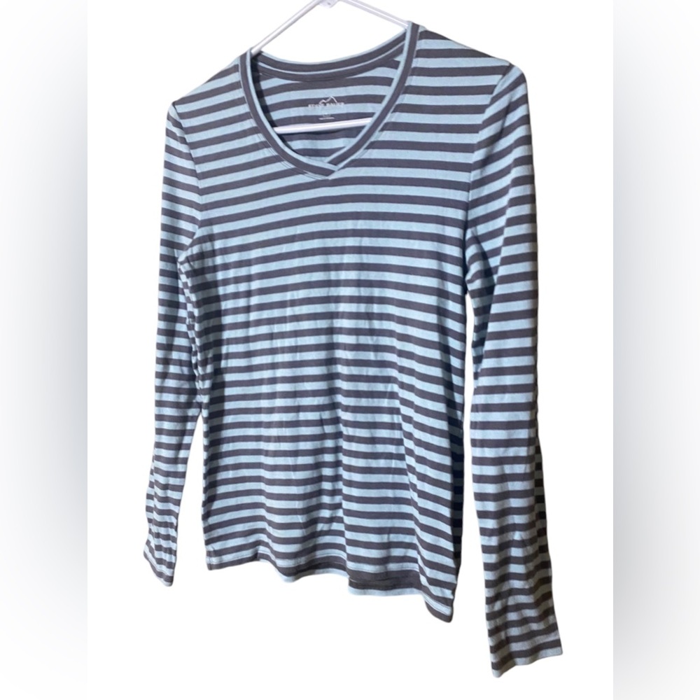 Eddie Bauer Lot Of 4 Long Sleeve Shirts Womens Medium V-Neck Minimalist Comfort - Picture 10 of 16